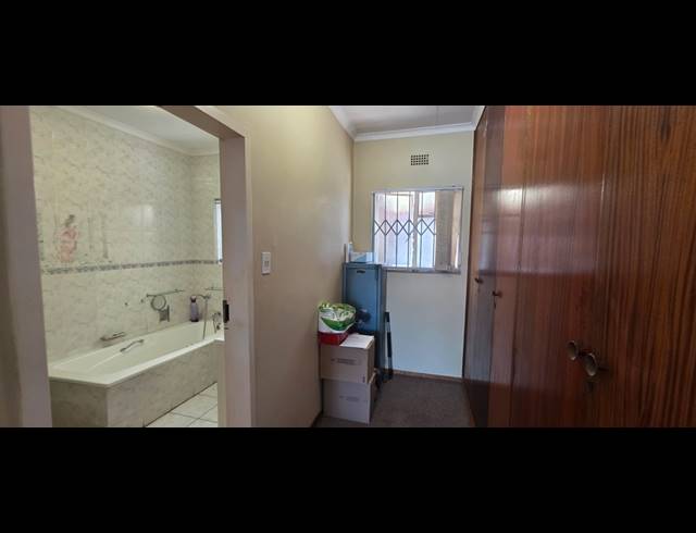 4 BEDROOM HOUSE FOR SALE IN VANDERBIJLPARK SE 2